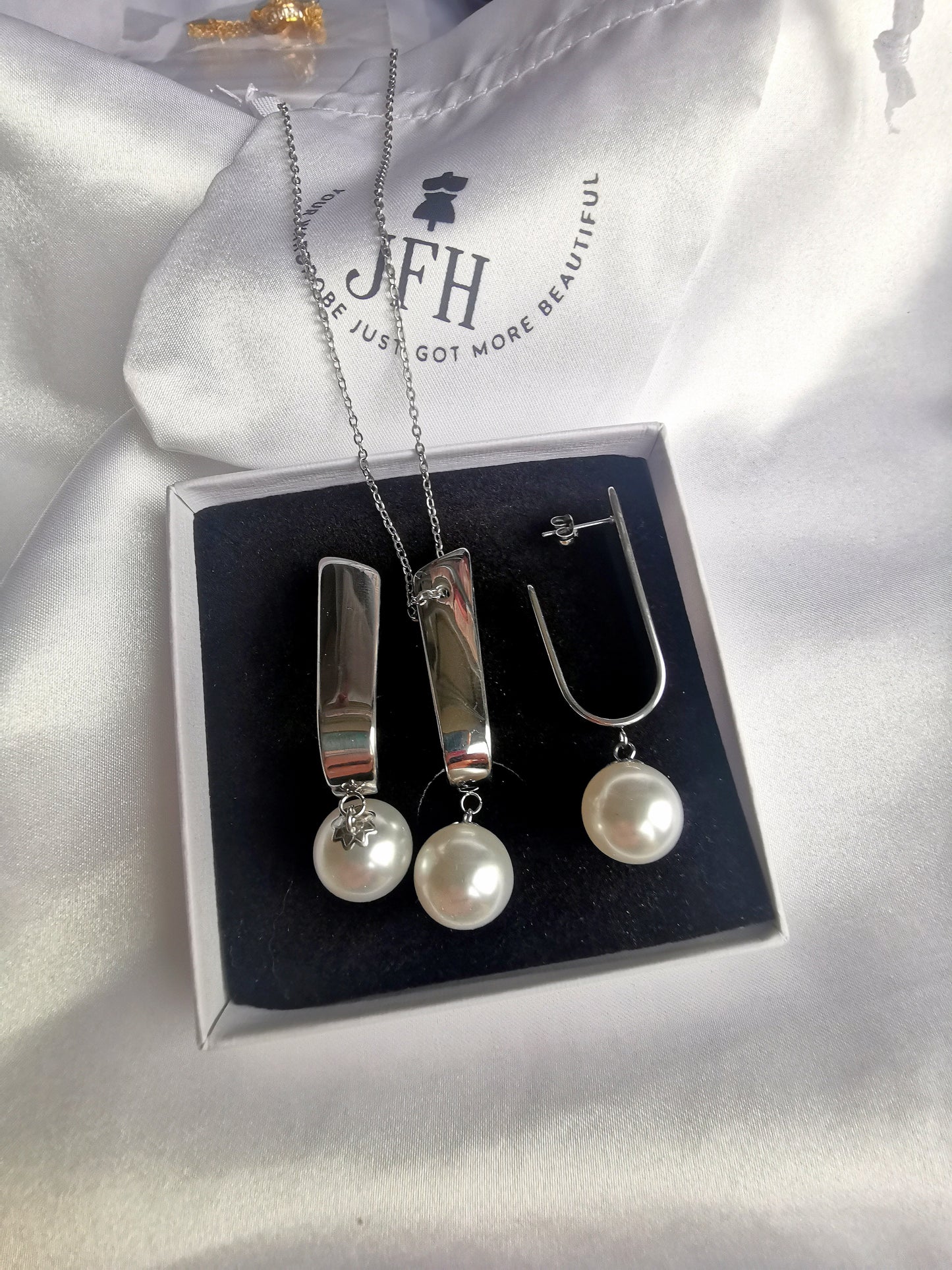 Gracie Pearl Silver Set image 2