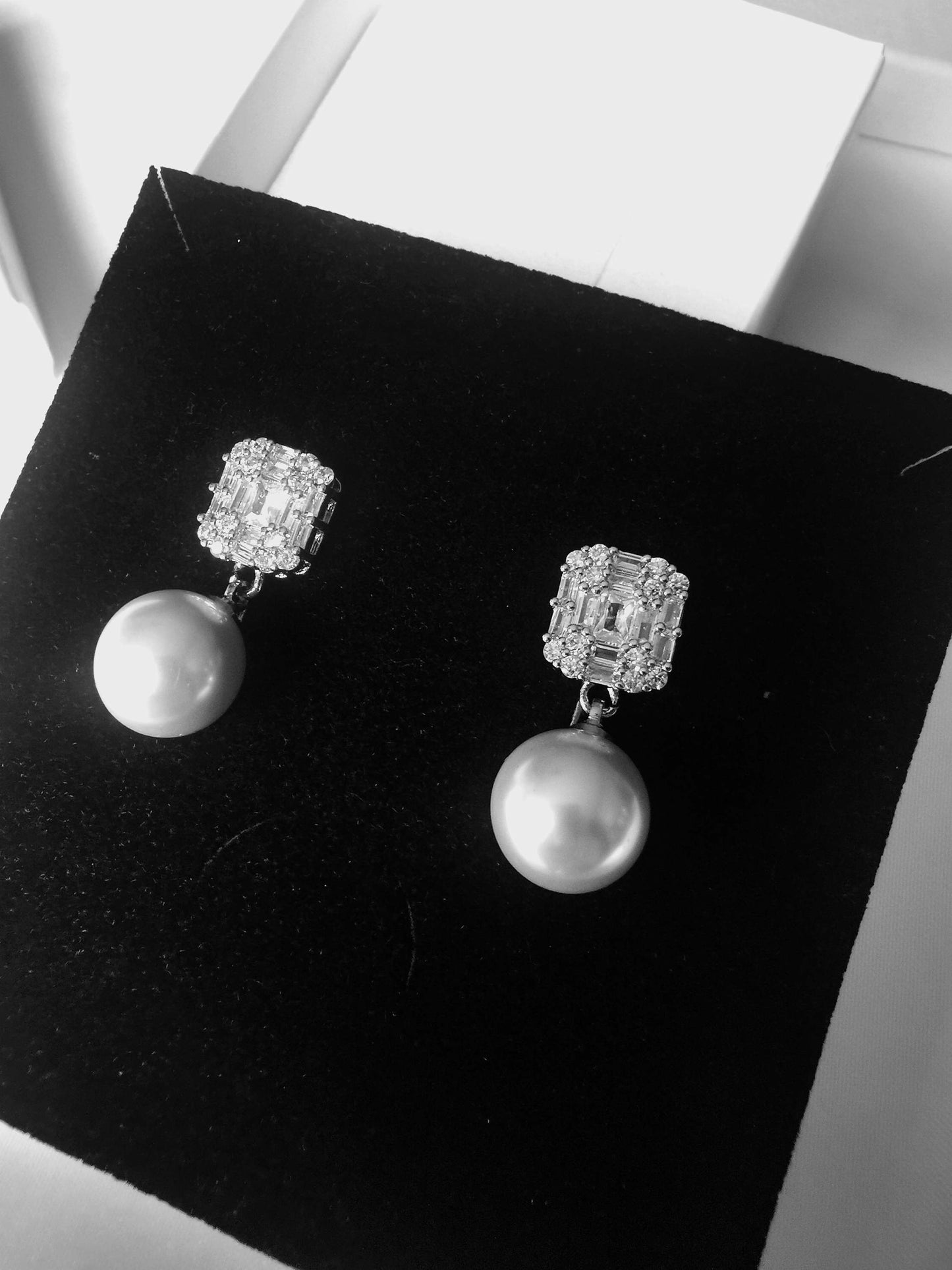 Elodie Pearl Diamanté Drop image 3