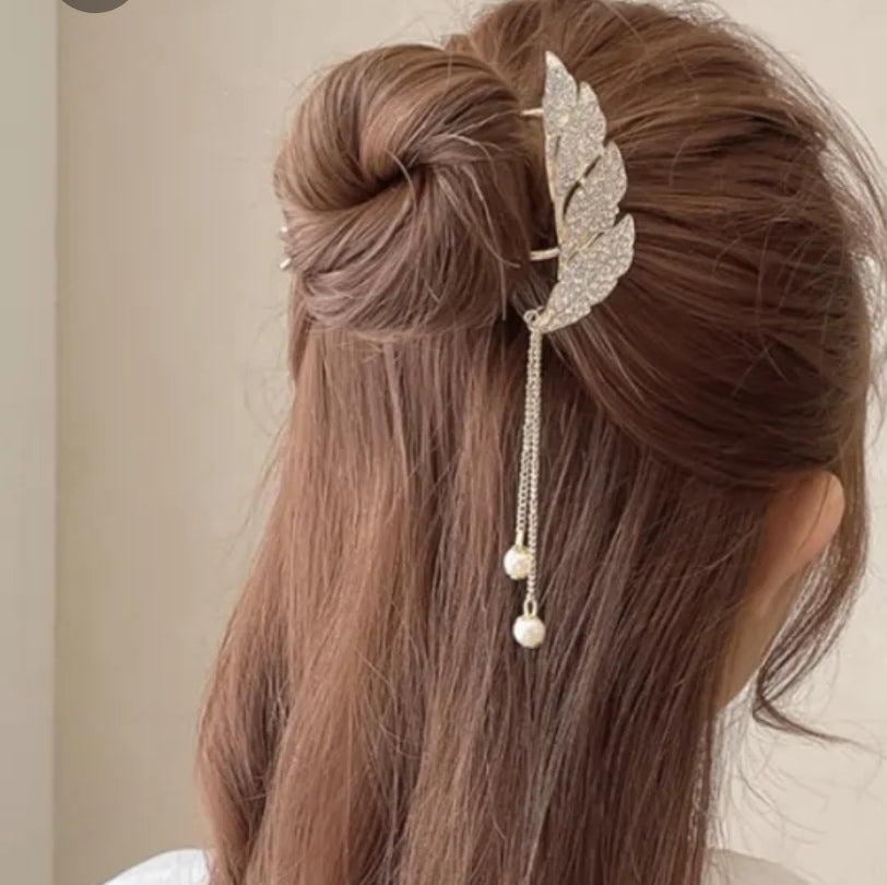 Molly Diamanté Leaf Hair Decor  image 3