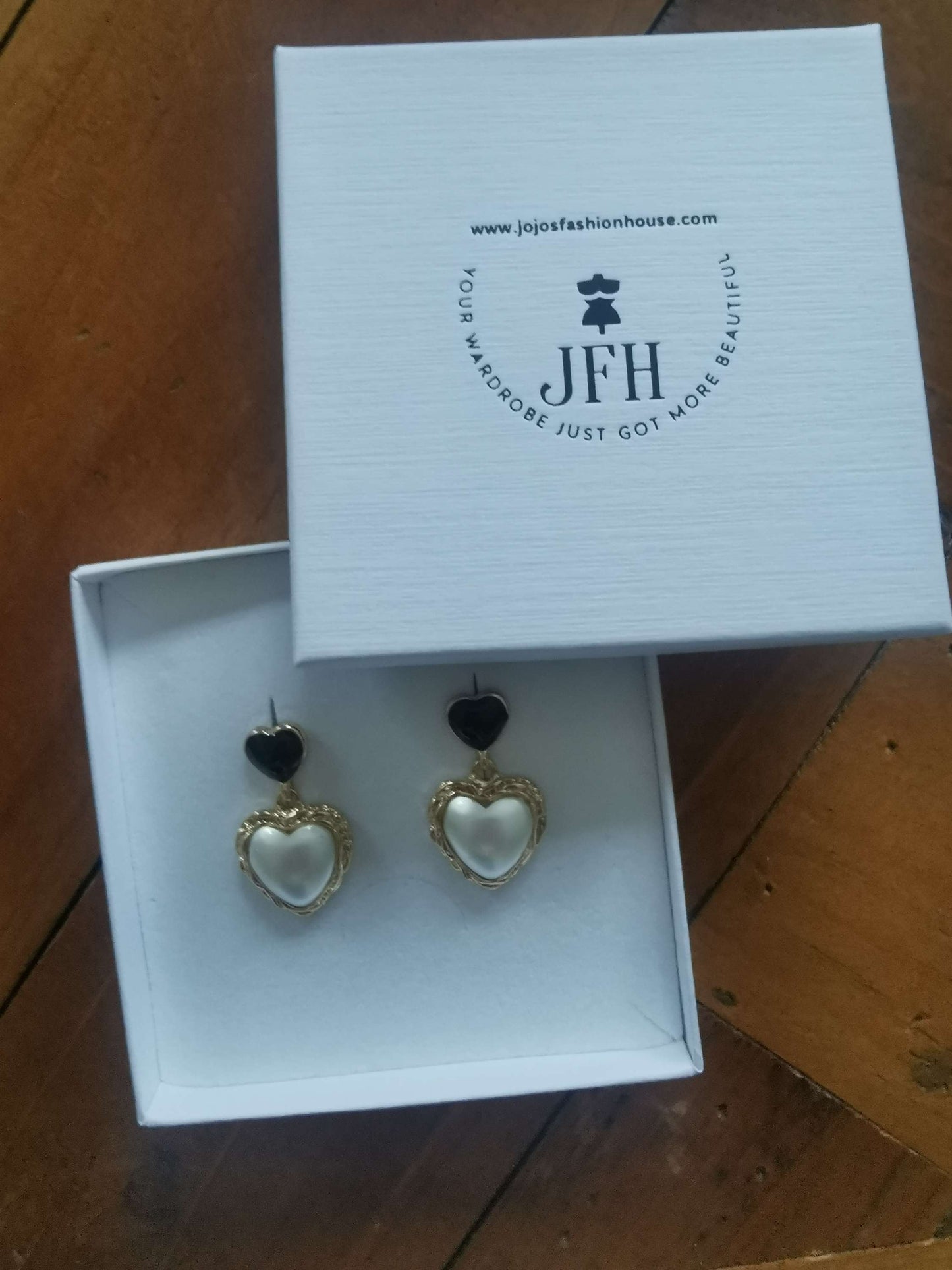 Annie Black and White Heart image 5