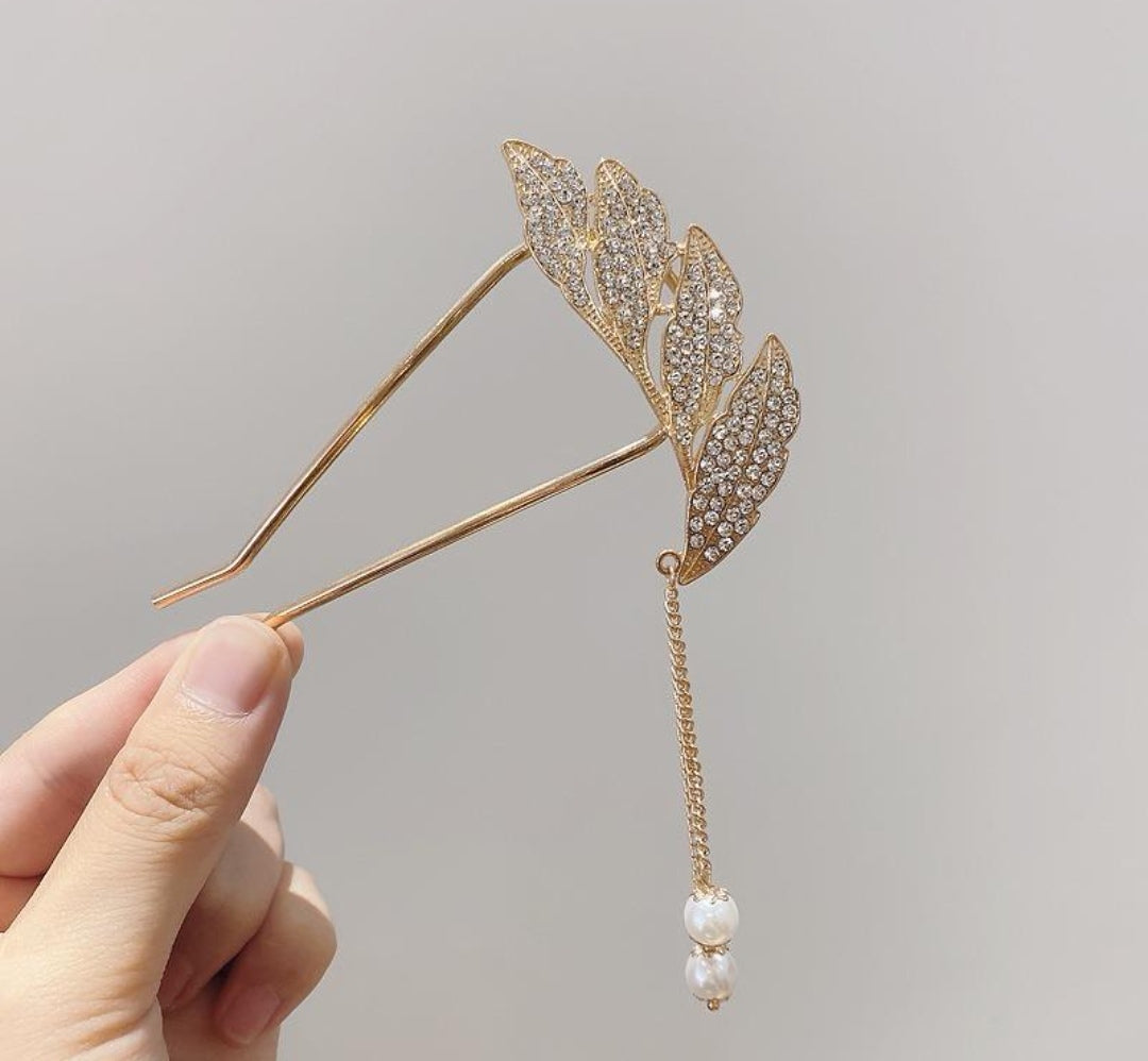 Molly Diamanté Leaf Hair Decor  image 2