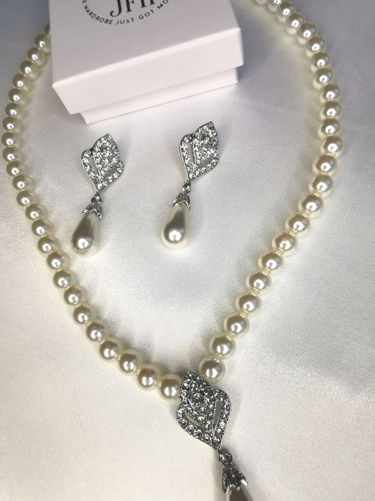 Maya Pearl and Diamante Set image 0