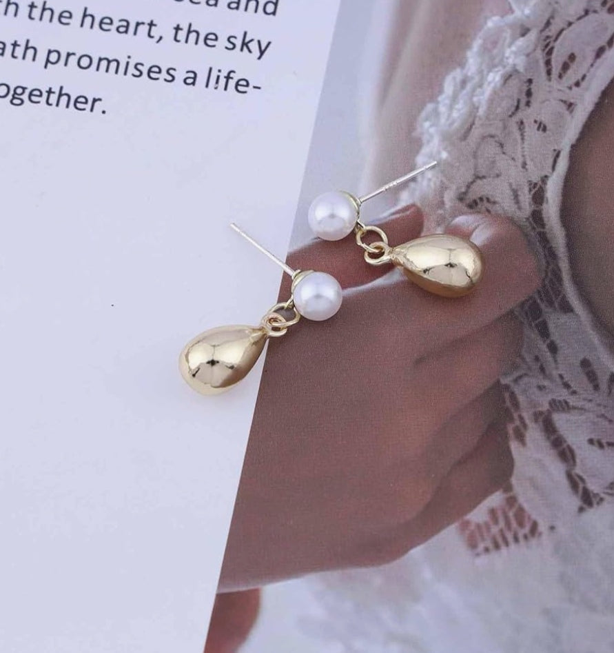Sarah Gold Pearl Drop image 1