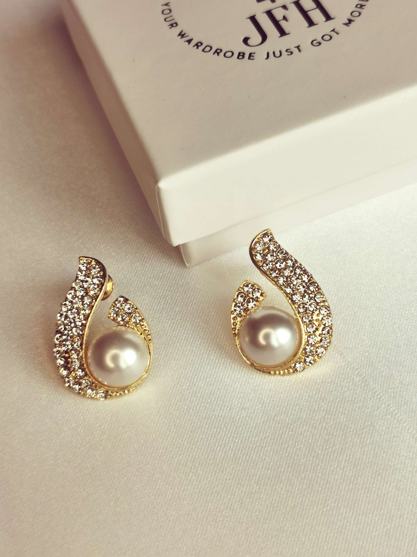 Cara Diamanté Twist image 5