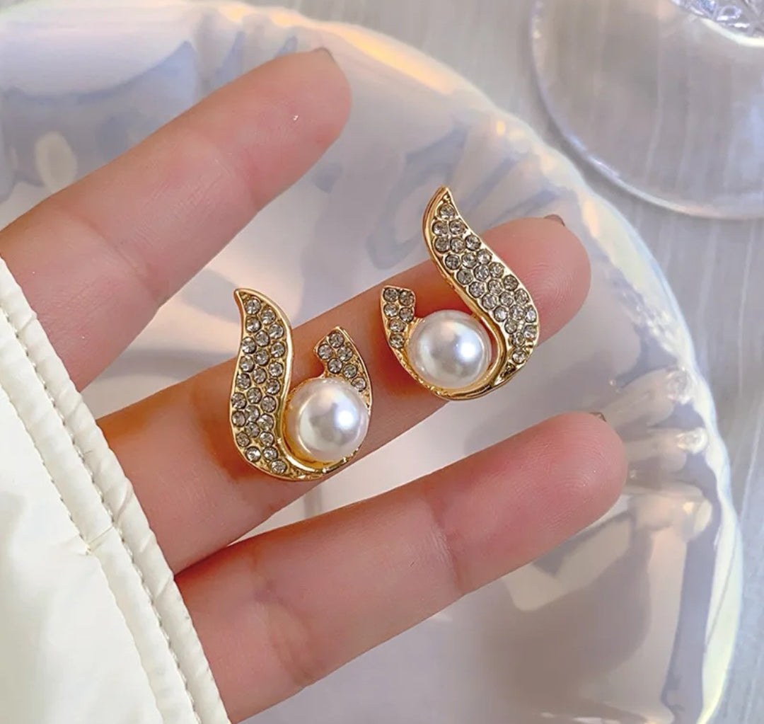 Cara Diamanté Twist image 2