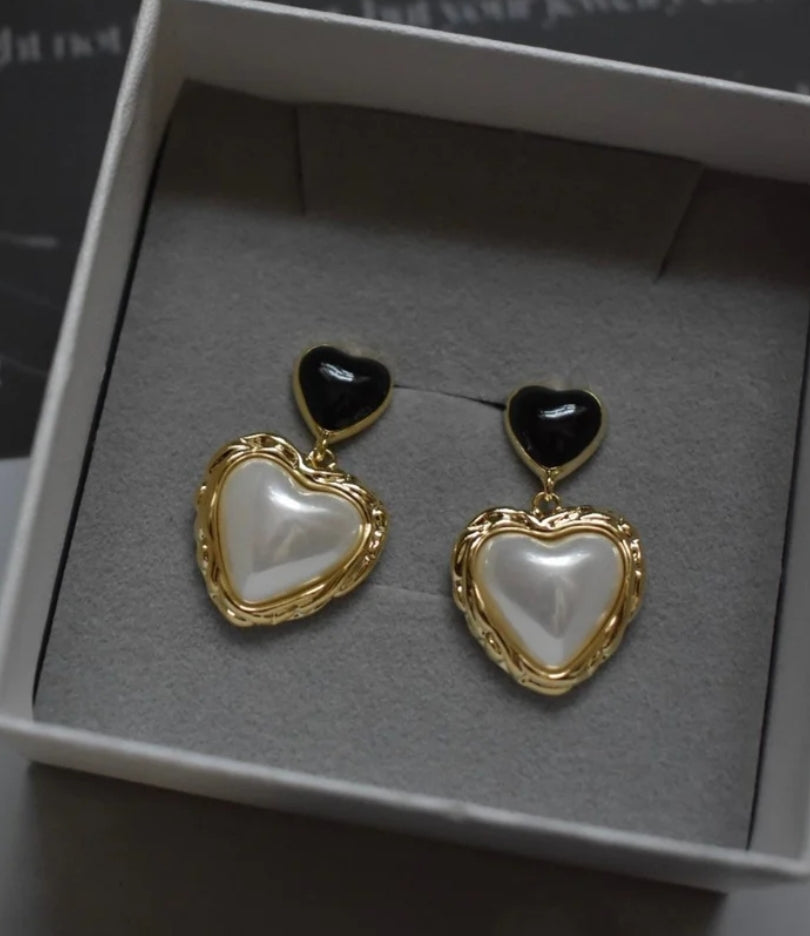 Annie Black and White Heart  image 2