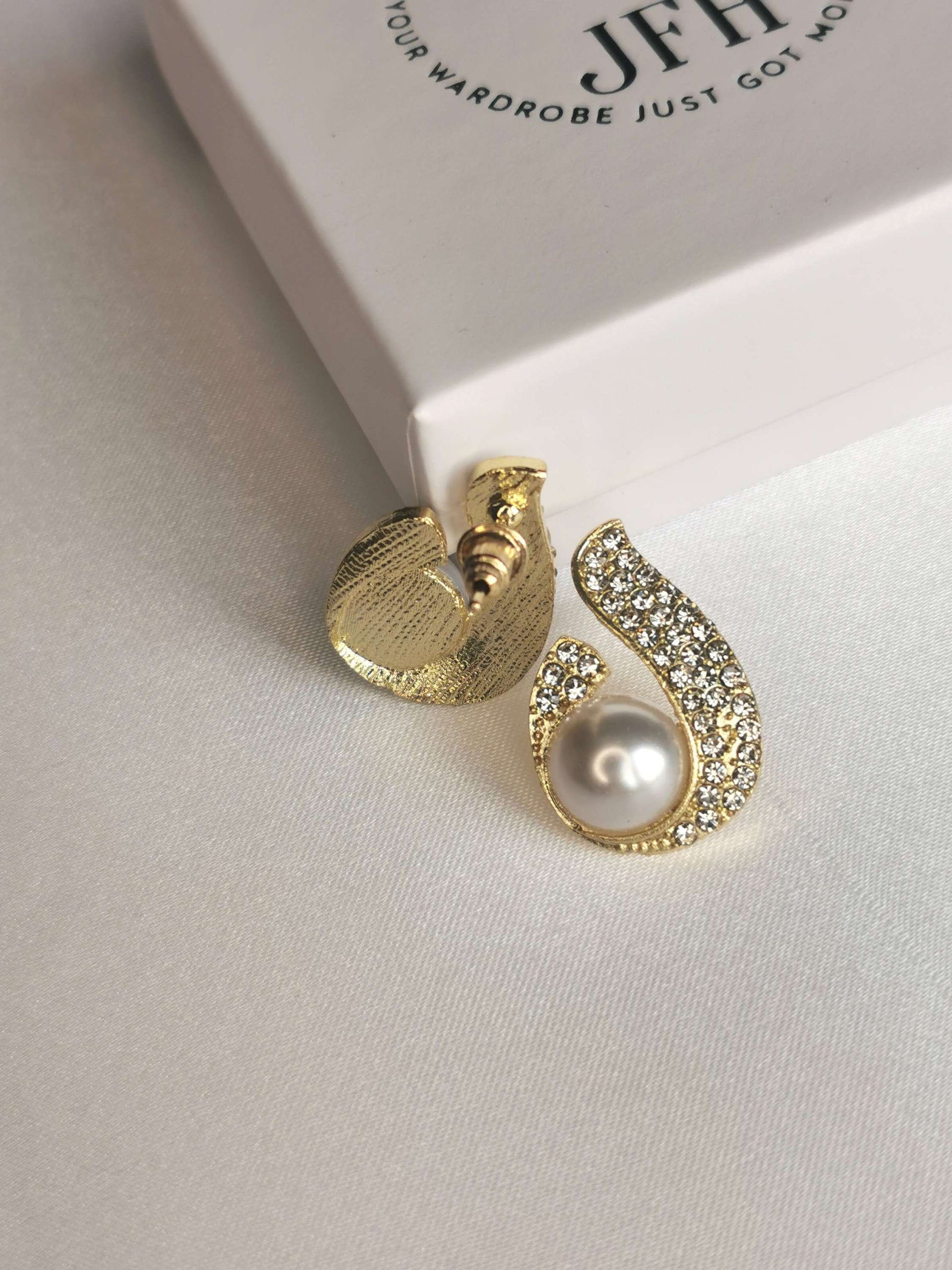Cara Diamanté Twist image 6