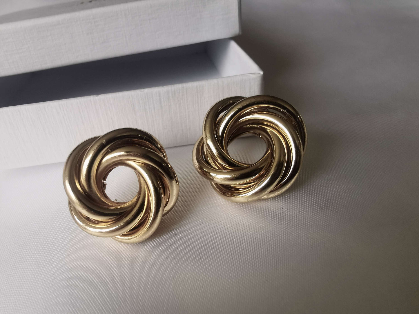 Thea Gold Twist image 2