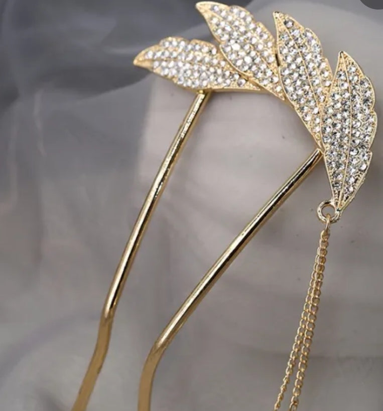 Molly Diamanté Leaf Hair Decor  image 0
