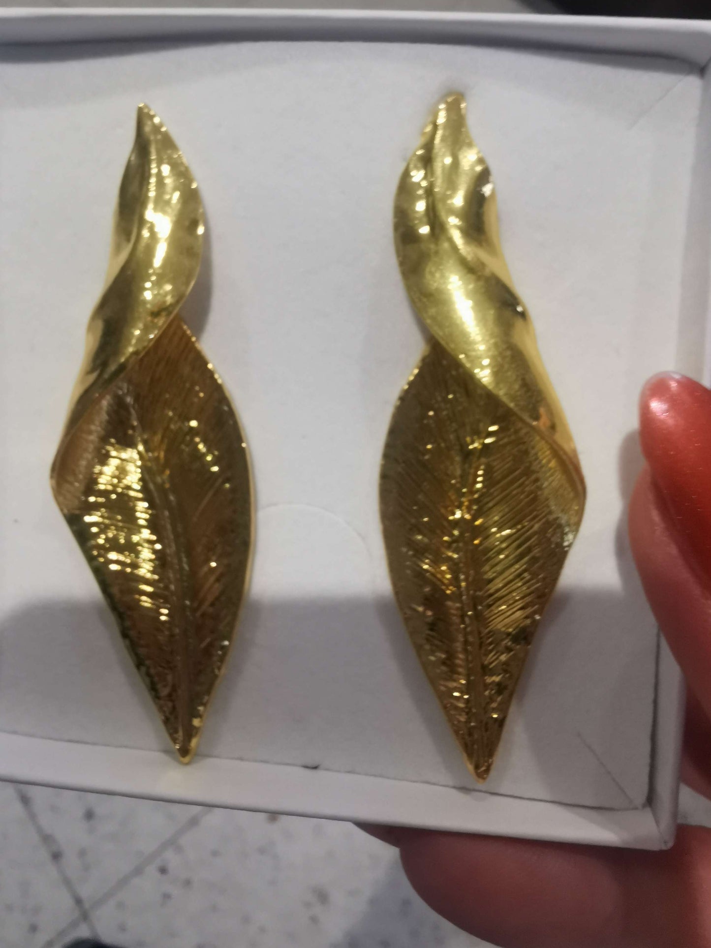 Stella Gold Twist Leaf  image 7