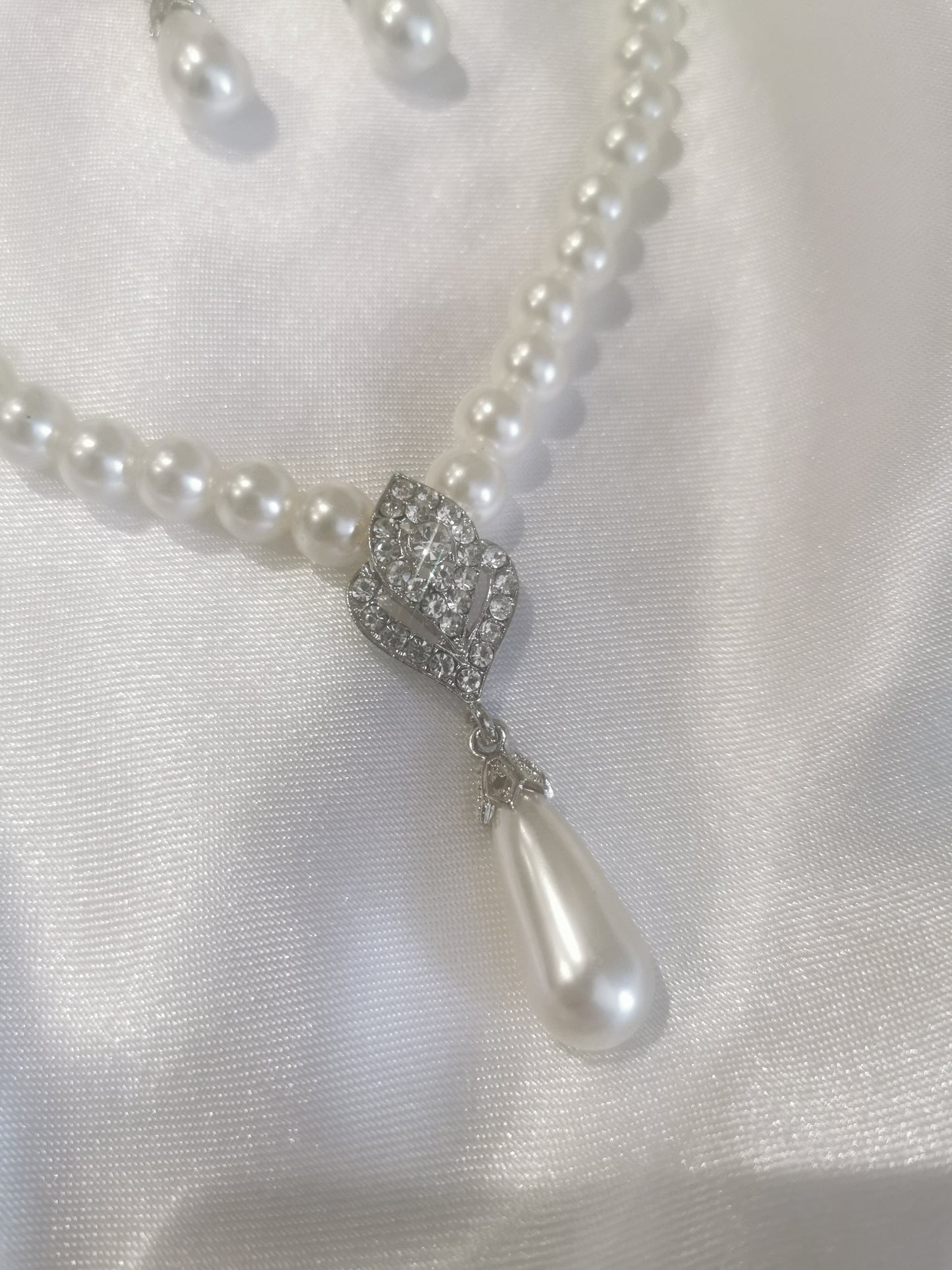 Maya Pearl and Diamante Set image 1