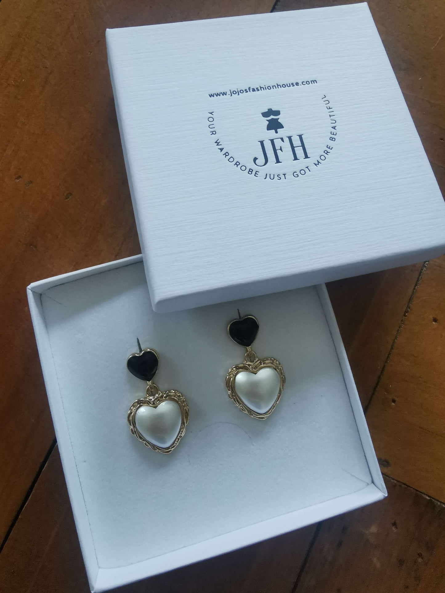 Annie Black and White Heart  image 0