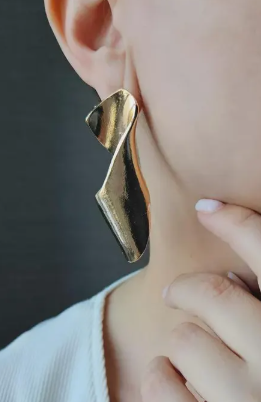 Asymmetrical Gold Statement Twist
