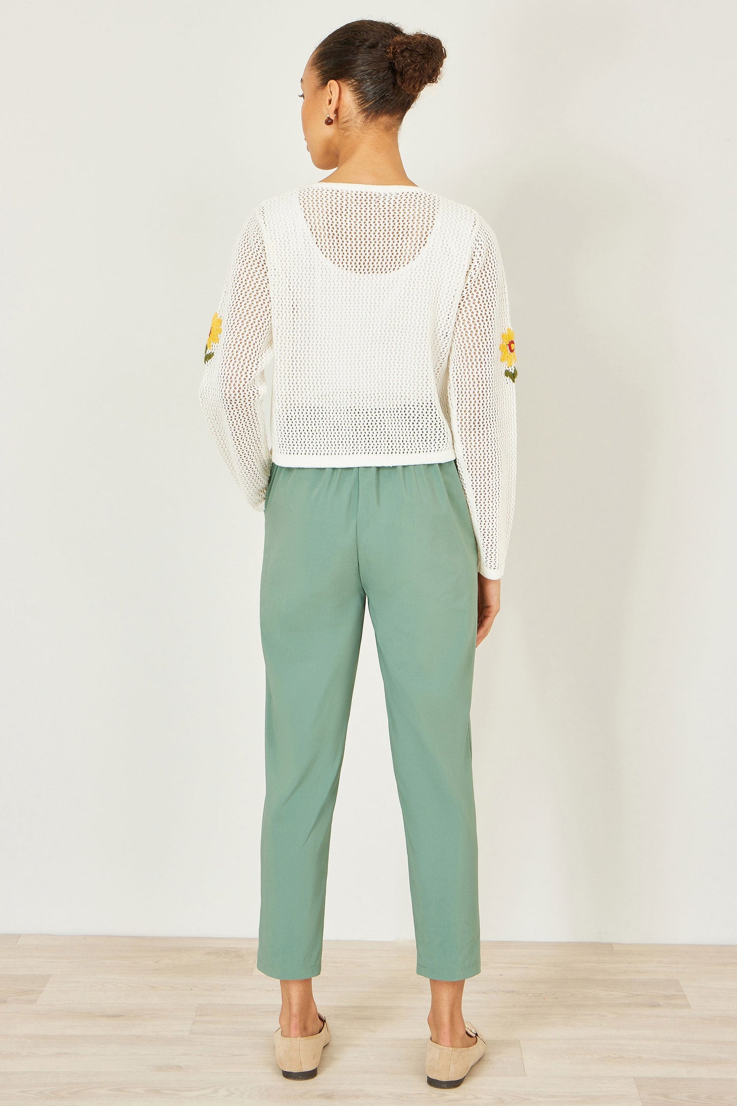 Green Stretch Capri Pants With Tie Belt