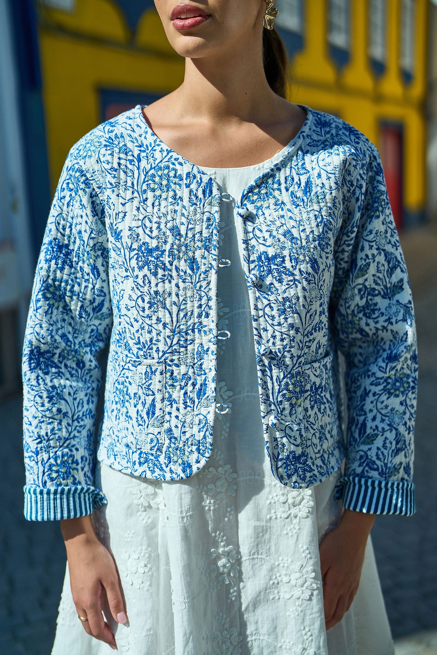 Blue Boho Floral Print Cropped Reversible Cotton Quilted Jacket