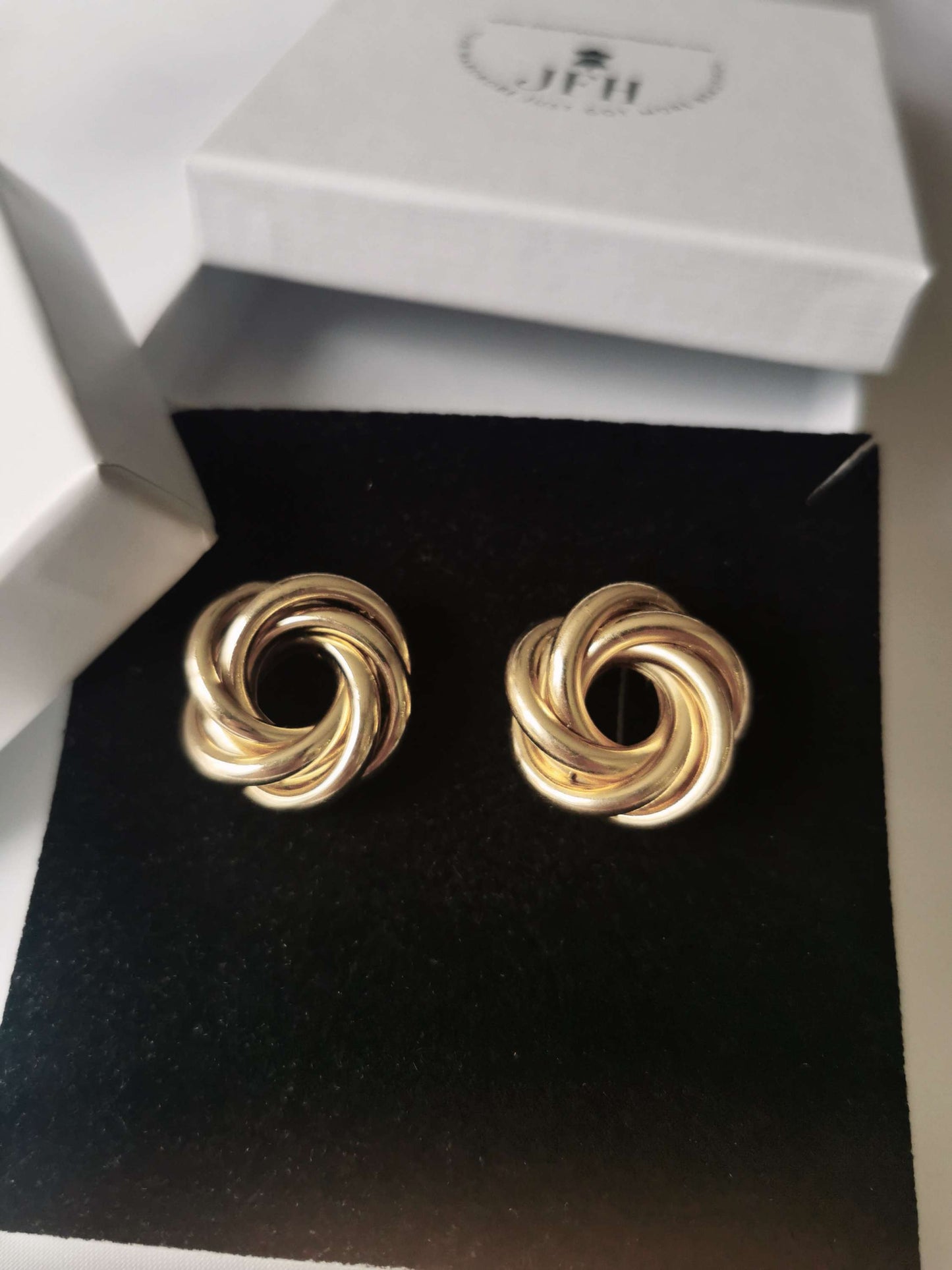 Thea Gold Twist image 3