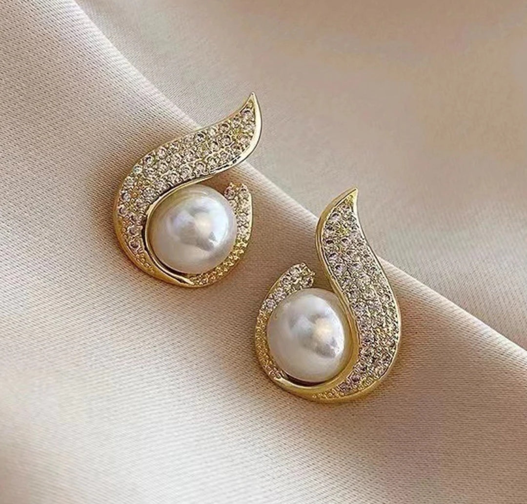 Cara Diamanté Twist image 1