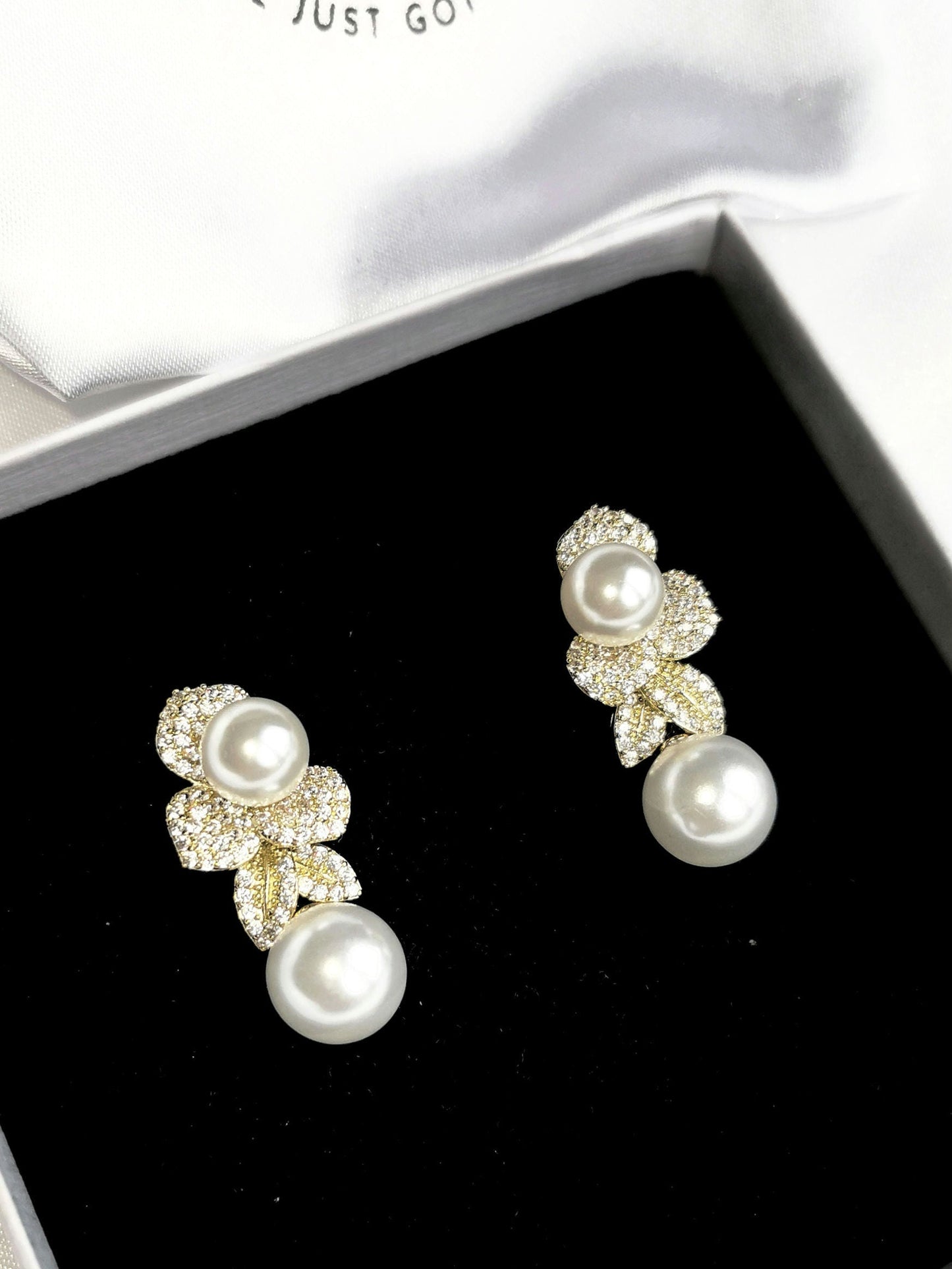 Lydia Pearl Diamanté - Gold image 1