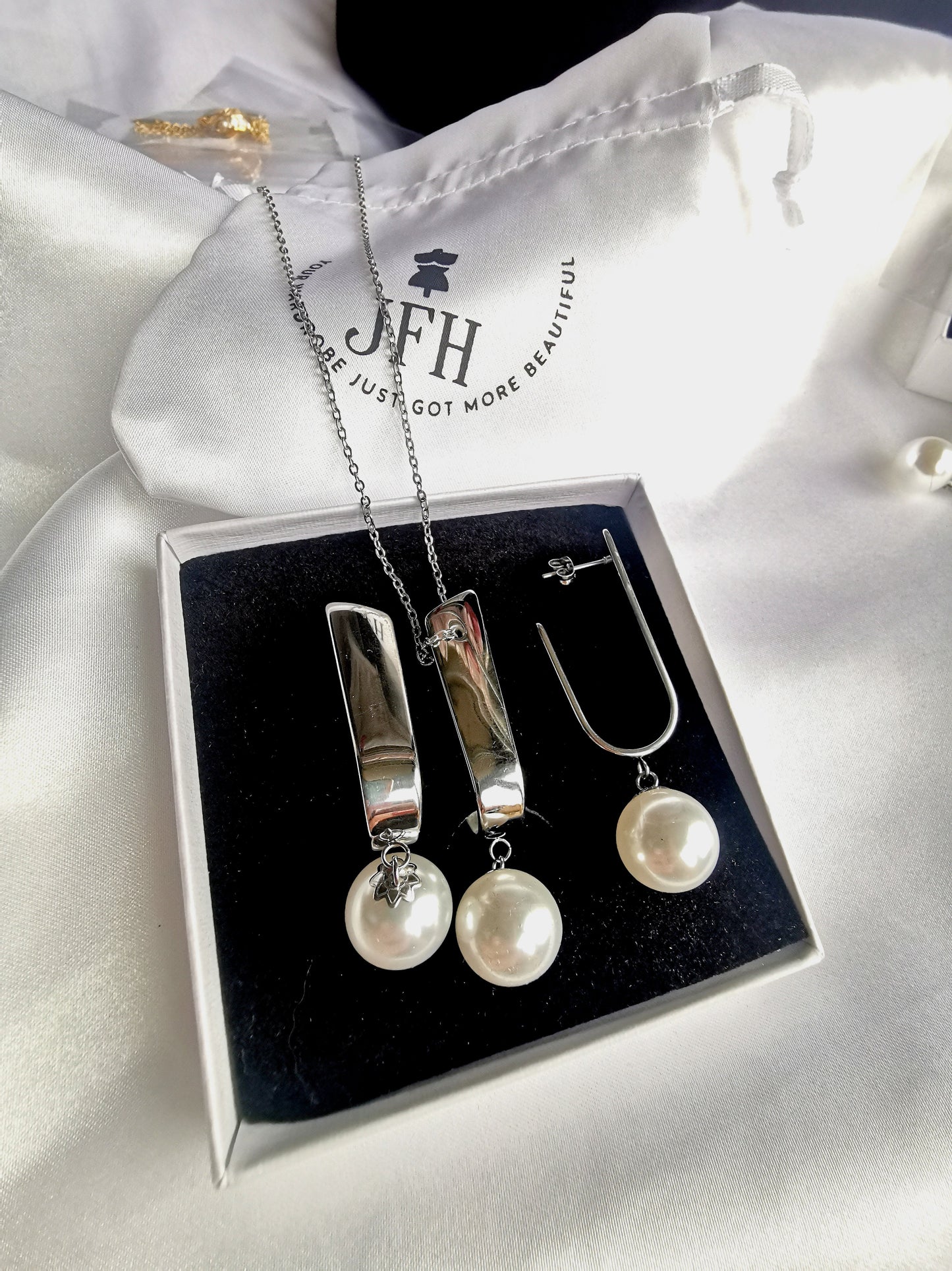 Gracie Pearl Silver Set image 0