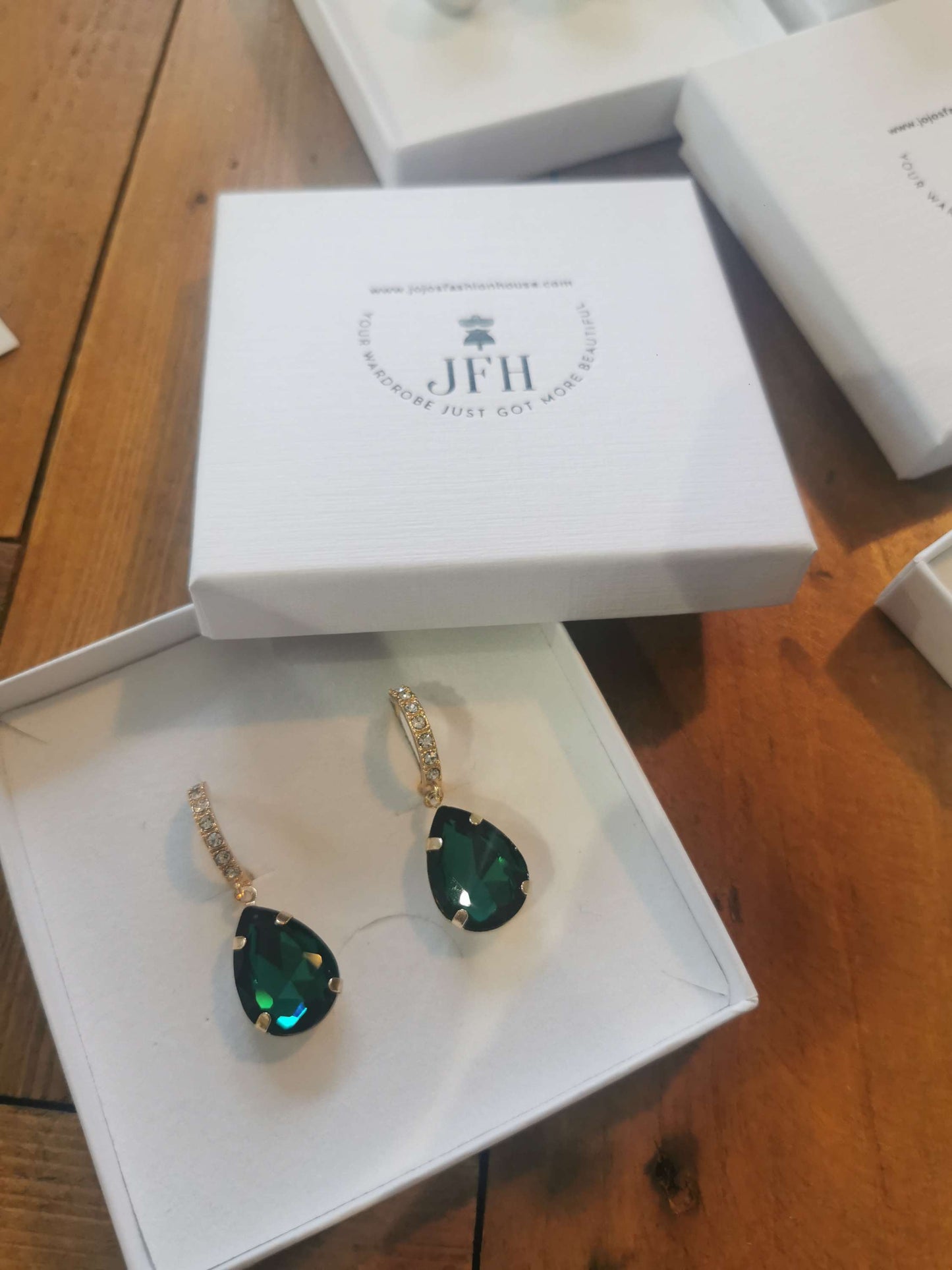Jonie Drop Emerald  image 3