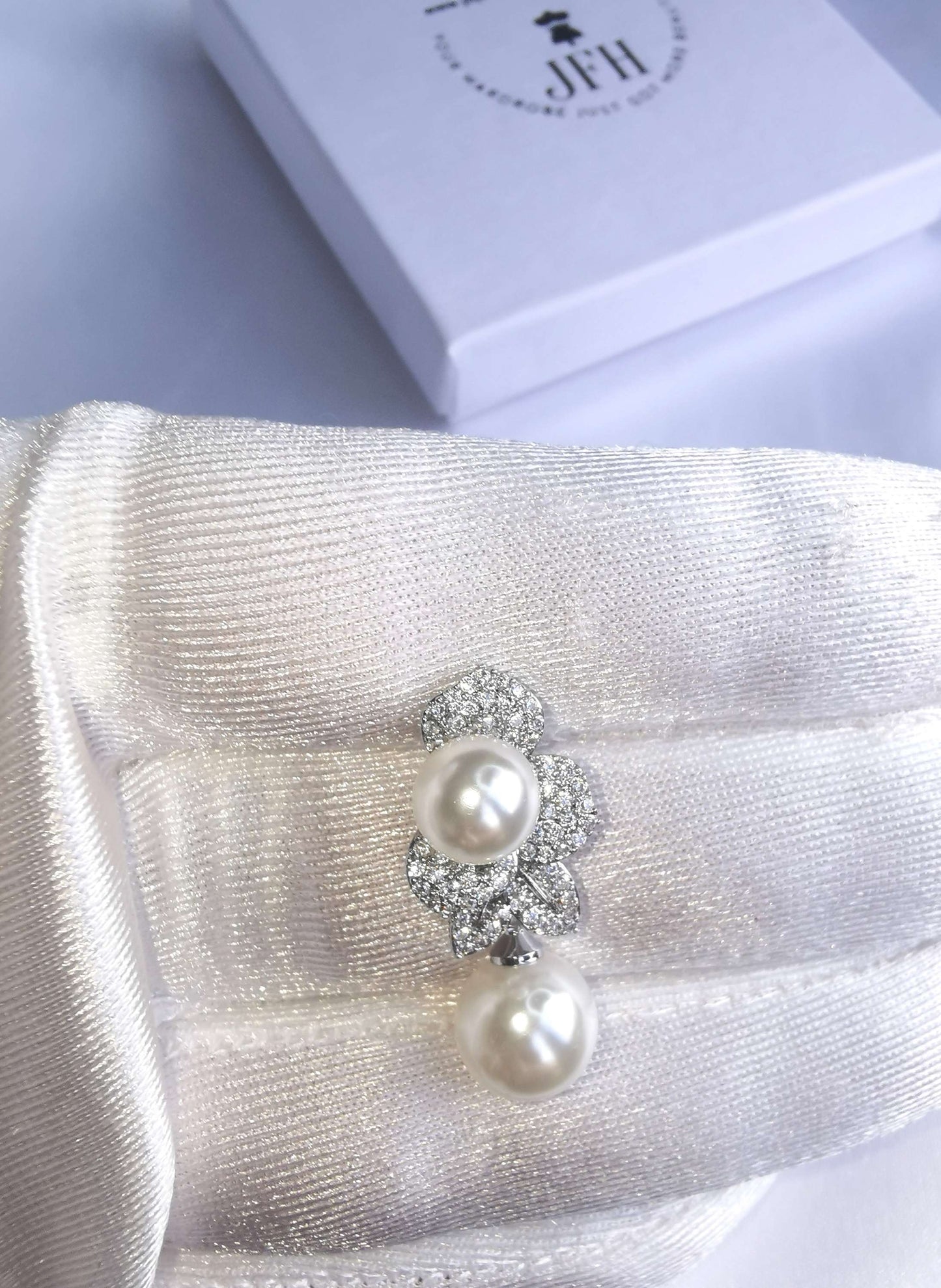 Lydia Pearl Diamanté - Silver image 1