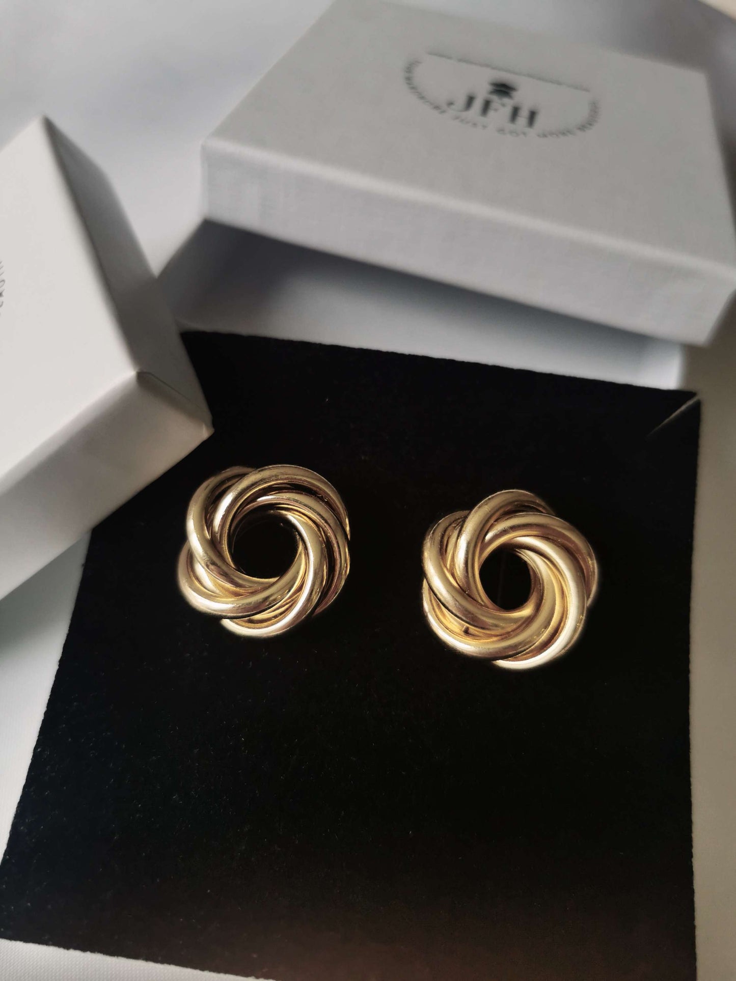 Thea Gold Twist image 0