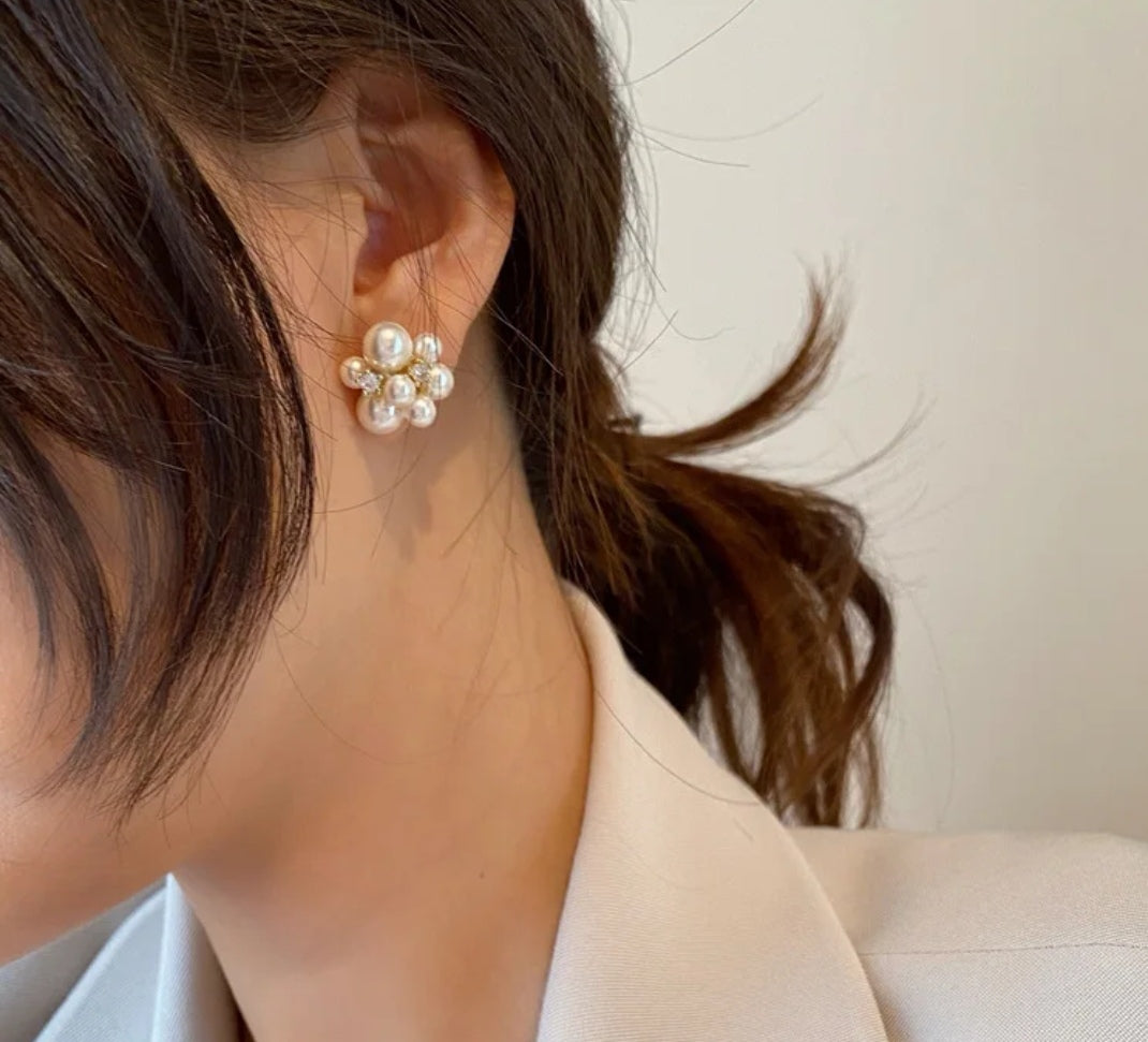 Amy Pearl Diamanté Cluster  image 1