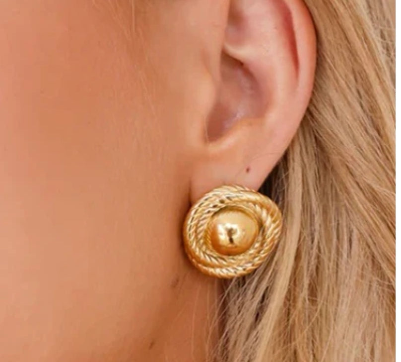 Linda Gold Stud image 1