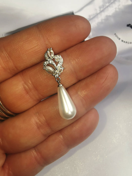 Jocelyn Diamanté and Pearl Drop image 0